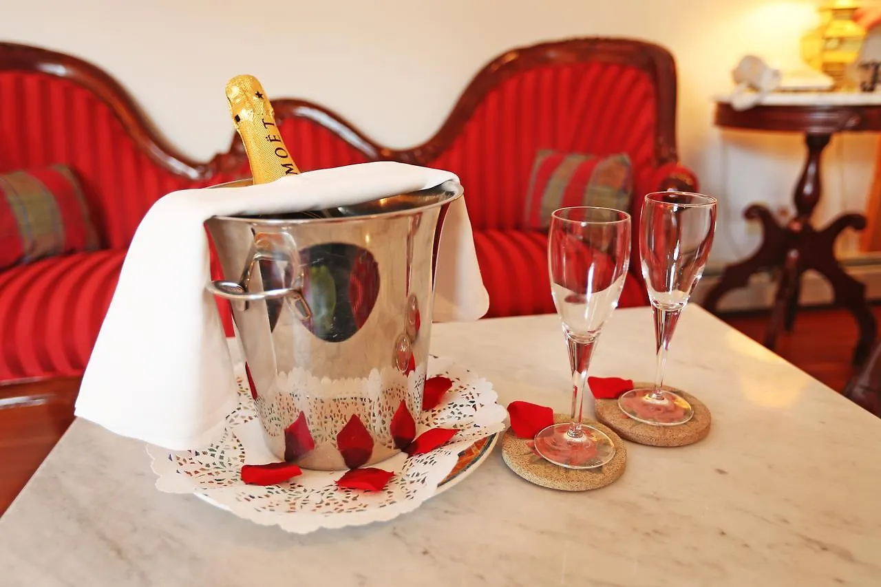 Beaujolais Boutique B&B At Thea'S House- Adults Only Banff Bed & Breakfast